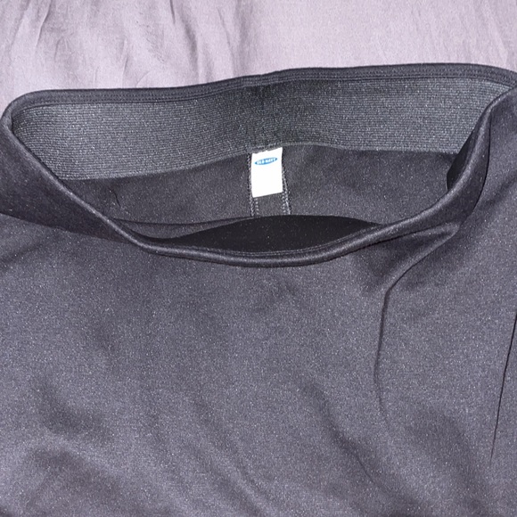 Old Navy black pencil skirt, size xs - Picture 2 of 3